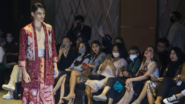 LANGKAH Spring Summer Collection 2023 Karya 25 Tahun Perjalanan Denny Wirawan