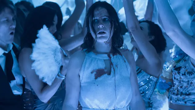 Ria Zmitrowicz sebagai Roxy Monke