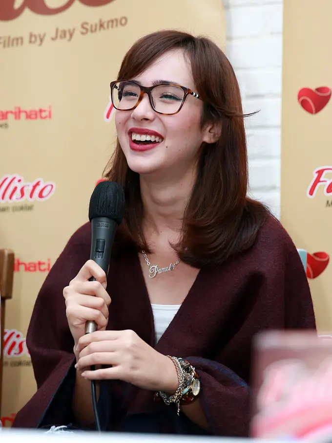 [Bintang] Pamela Bowie Terjebak Cinta Segitiga di Film Chocolate Chance