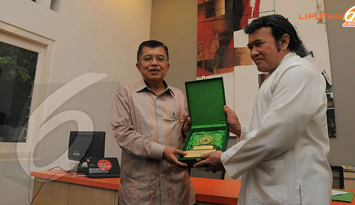 Pertemuan Jusuf Kalla dan Rhoma Irama itu diakunya berlangsung untuk membahas permasalahan masjid (Liputan6.com/ Herman Zakharia)