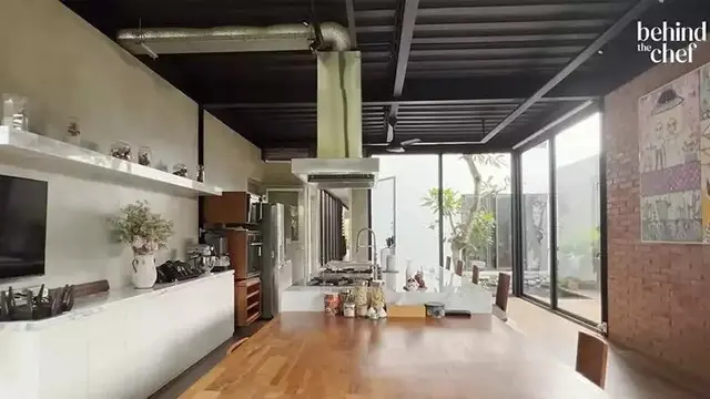 Potret dapur rumah Chef Juna (Sumber: YouTube/Behind the Chef by Chef Degan)