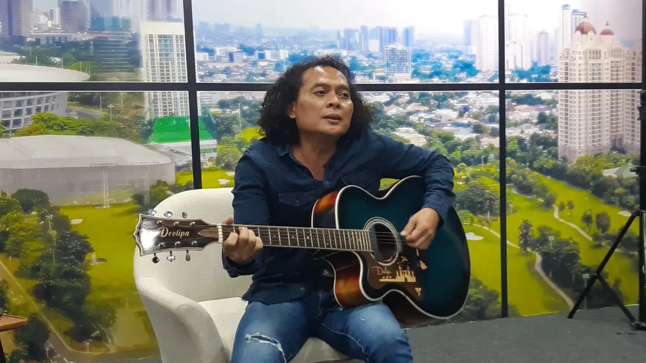 Mantan pengacara Bharada Richard Eliezer alias Bharada E, Deolipa Yumara, saat berkunjung ke kantor redaksi Liputan6.com