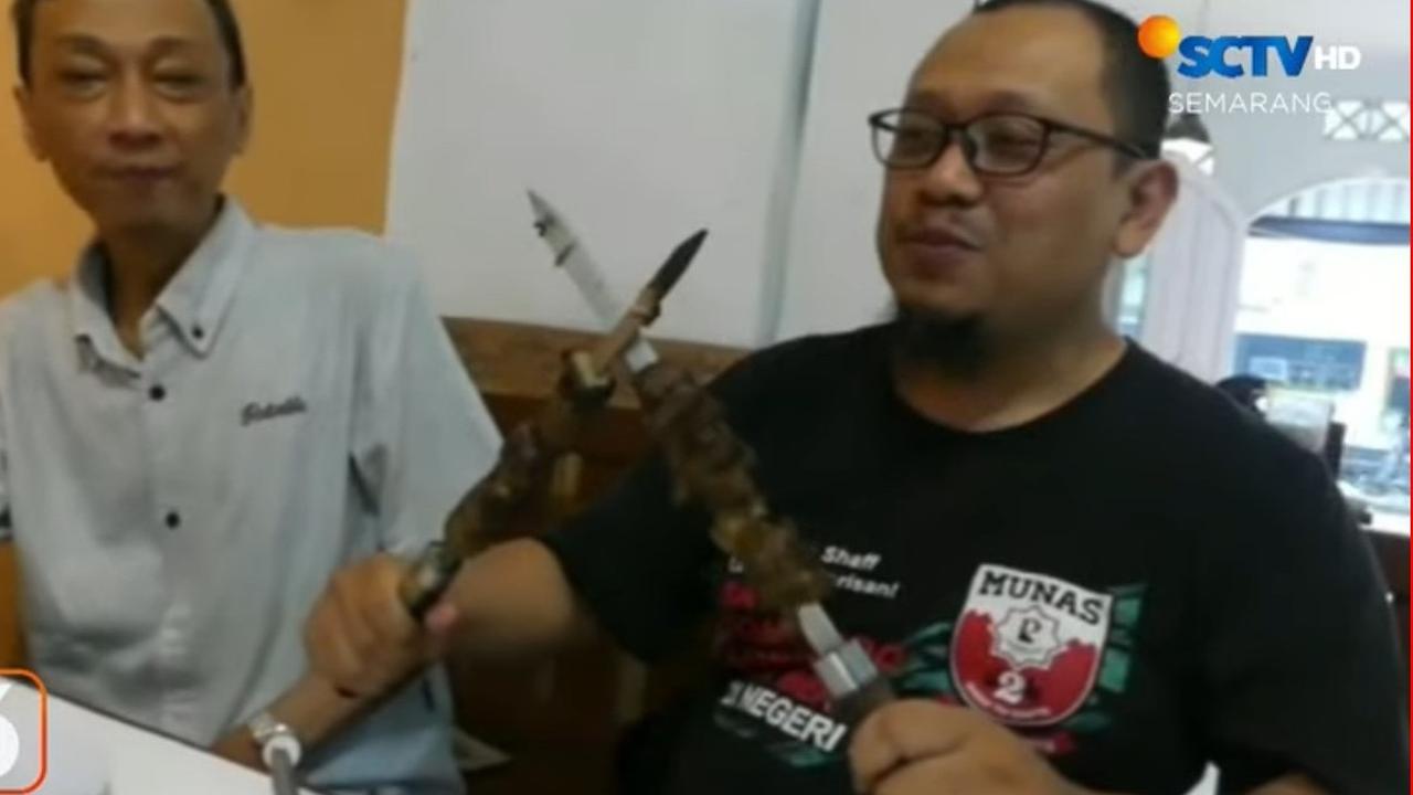 Sate Kambing di Banyumas Ini Disajikan dengan Tusuk Pedang, Begini Penampakannya