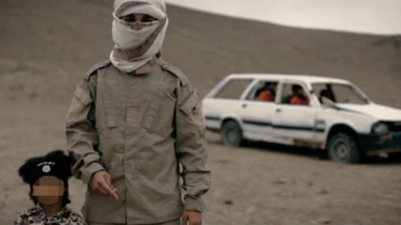 Detik-detik seorang bocah bernama Isa Dare meledakkan mobil berisi tiga tawanan ISIS
