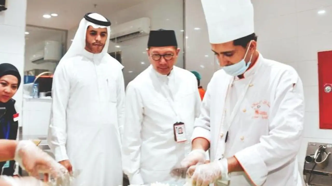 Menteri Agama Lukman Hakim Saifuddin memantau katering haji