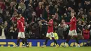 <p>Penyerang Manchester United, Marcus Rashford berselebrasi dengan rekan setimnya usai mencetak gol lewat titik penalti ke gawang Everton pada laga putaran ketiga Piala FA di Old Trafford di Manchester, Inggris, Sabtu (7/1/2023). Manchester United menang atas Everton dengan skor 3-1. (AP Photo/Dave Thompson)</p>