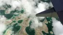 Laguna terlihat dari pesawat di pulau Kiritimati, Kepulauan Pasifik (5/4). Sekitar 50 tahanan berada di penjara Kiritimati yang menjadi salah satu tempat tahanan terpencil di dunia. (REUTERS / Lincoln Feast)