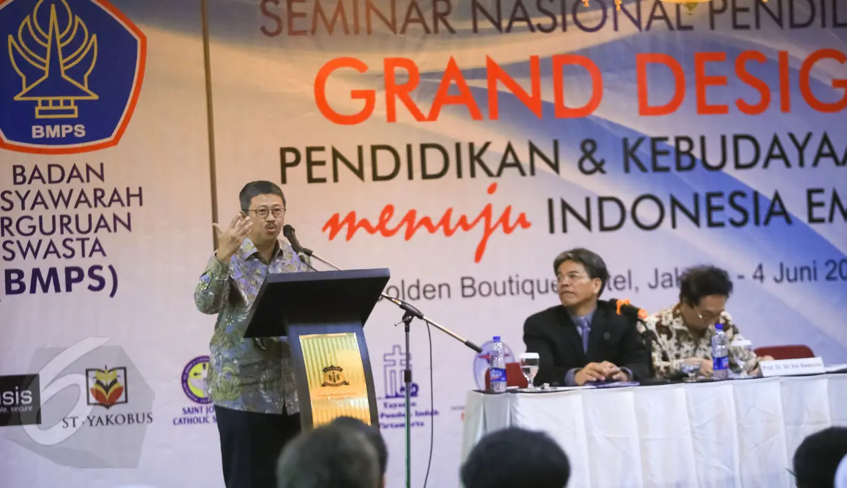 Kepala Dinas Pendidikan DKI Arie Budhiman saat memberikan sambutan Seminar Nasional Pendidikan di Jakarta, Kamis (4/6). Acara yang digagas BMPS ini, untuk mencari solusi persoalan pendidikan. (Liputan6.com/Faizal Fanani)