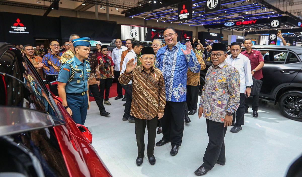 "Apabila dilihat dari jumlah investasi yang besar dan penyerapan tenaga kerja yang mencapai kurang lebih 1,5 juta orang dalam rantai pasok industri ini," ucapnya.<br>