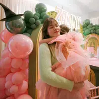 Tak hanya dekorasi, gaya busana Raisa juga mencuri perhatian. Penasaran seperti apa? yuk intip! [@raisa6690].