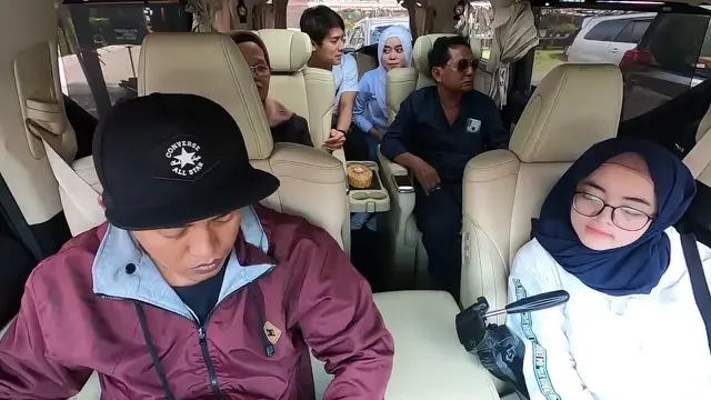 Momen Liburan Keluarga Rizky Billar di Bandung, Didampingi Lesty Kejora. (Sumber: YouTube/Rizky Billar)