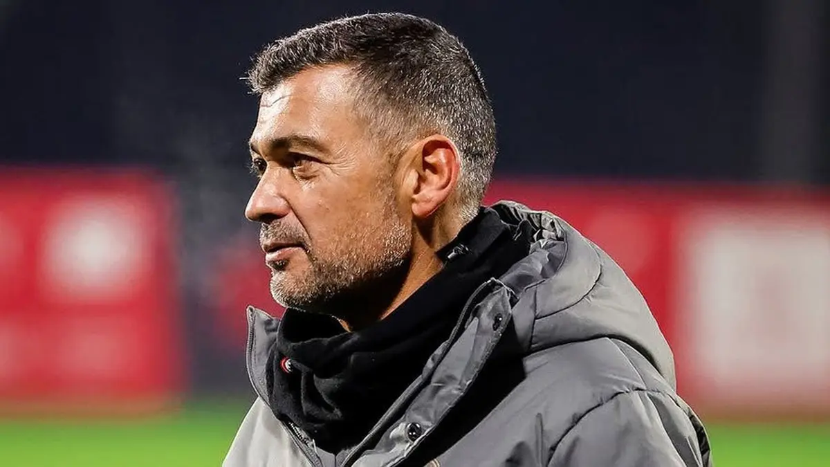 10 strategi brilian Sergio Conceicao yang membawa AC Milan menjuarai Piala Super Italia 2024 - - Melakukan penyesuaian taktik saat bertahan dan menyerang setelah tertinggal[1]
