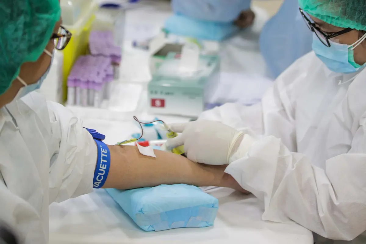 Melihat Tes Serologi COVID-19 untuk Petugas Medis