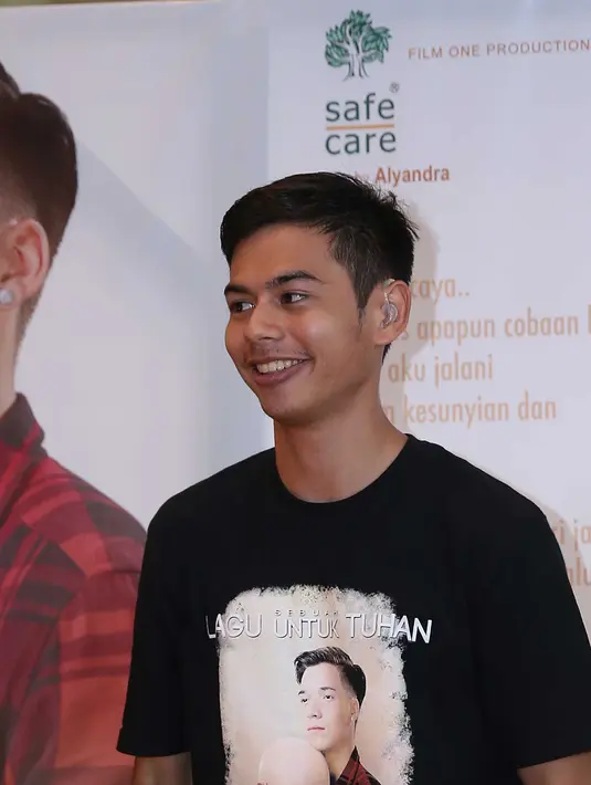 Ditemui di kawasan Kuningan, Jakarta Selatan, Senin (26/10/2015), Panji Surya mengaku bisa menikmati tontonan film ‘Sebuah Lagu Untuk Tuhan’ lewat subtitle yang disajikan. Film ini merupakan harapan bagi kaum disabilitas. (Nurwahyunan/Biintang.com)