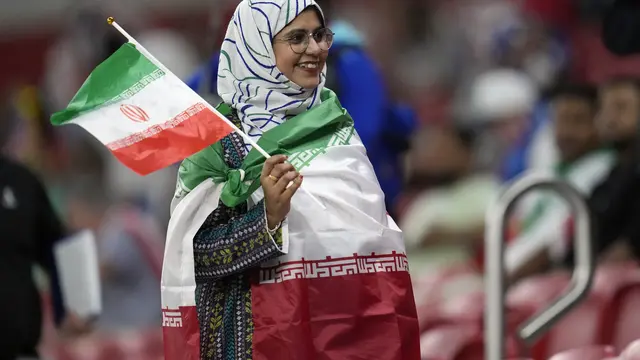 Pesona Fans Cantik Amerika dan Iran di Piala Dunia 2022