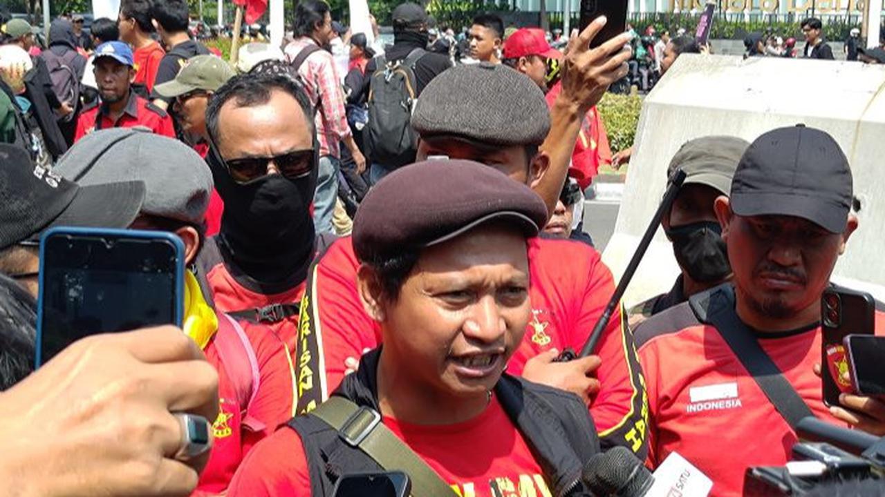 Tikus Berdasi Digantung Bambu, Diarak Pendemo Menuju Istana Desak Tangkap Koruptor