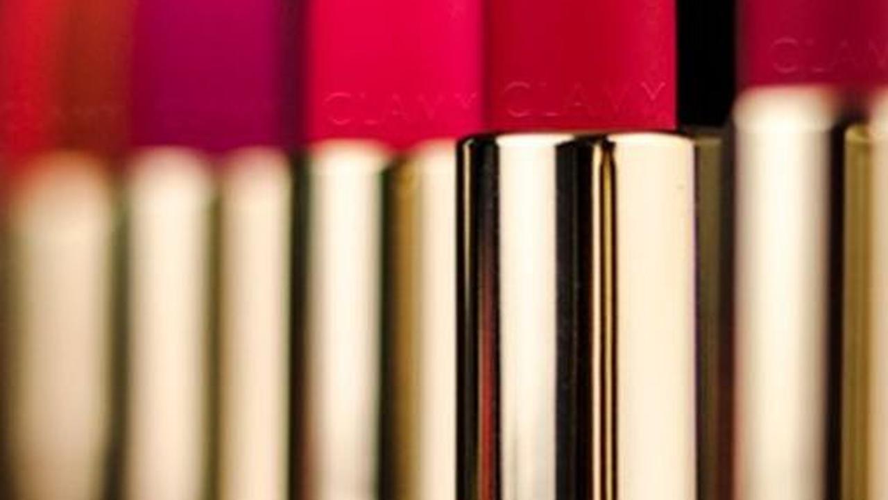 Karmin digunakan dalam berbagai produk, mulai dari makanan seperti permen, minuman ringan, yogurt, hingga kosmetik, terutama lipstik. Bahkan, Badan Pengawas Obat dan Makanan Amerika Serikat (FDA) telah mengizinkan penggunaan karmin dalam regulasi makanan 