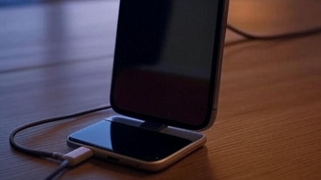 Mengecas Handphone