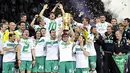 Werder Bremen's captain Frank Baumann and teammates celebrate with the trophy after DFB German Cup final match Werder Bremen vs Bayer Leverkusen on May 30, 2009 at Olympic stadium in Berlin. Werder won 1-0. AFP PHOTO/NIGEL TREBLIN