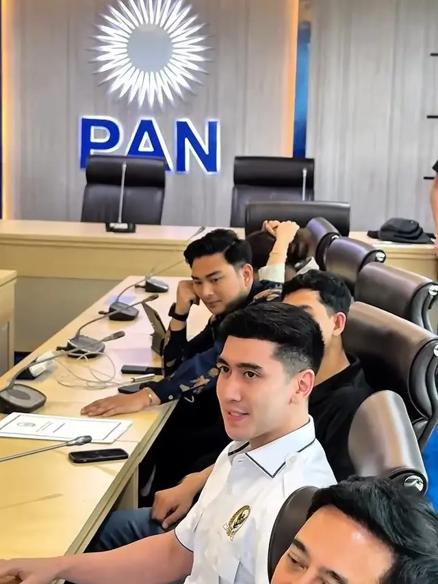 Potret Verrell Bramasta Tetap Aktif Kerja di Bulan Ramadhan. (instagram/bramastavrl)