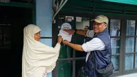 PT Surveyor Indonesia memberikan bantuan pemasangan Instalasi Listrik Gratis kepada keluarga miskin / tidak mampu di Banyumas.