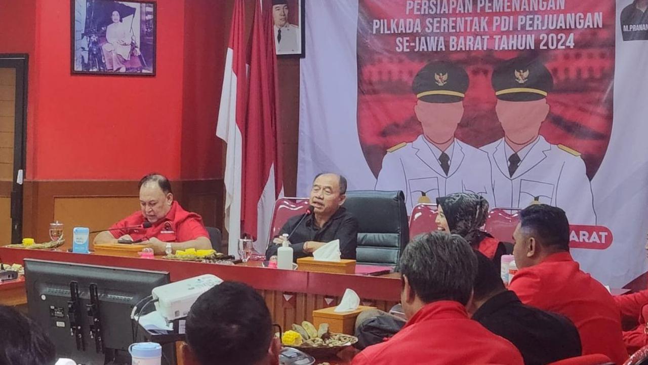 DPD Partai Demokrasi Indonesia Perjuangan (PDIP) Sumatera Utara menyampaikan permohonan maaf atas insiden tidak terpajangnya foto Presiden Joko Widodo di salah satu ruangan kantor mereka. Pada ruangan itu hanya terpajang foto Wakil Presiden Ma’ruf Amin.