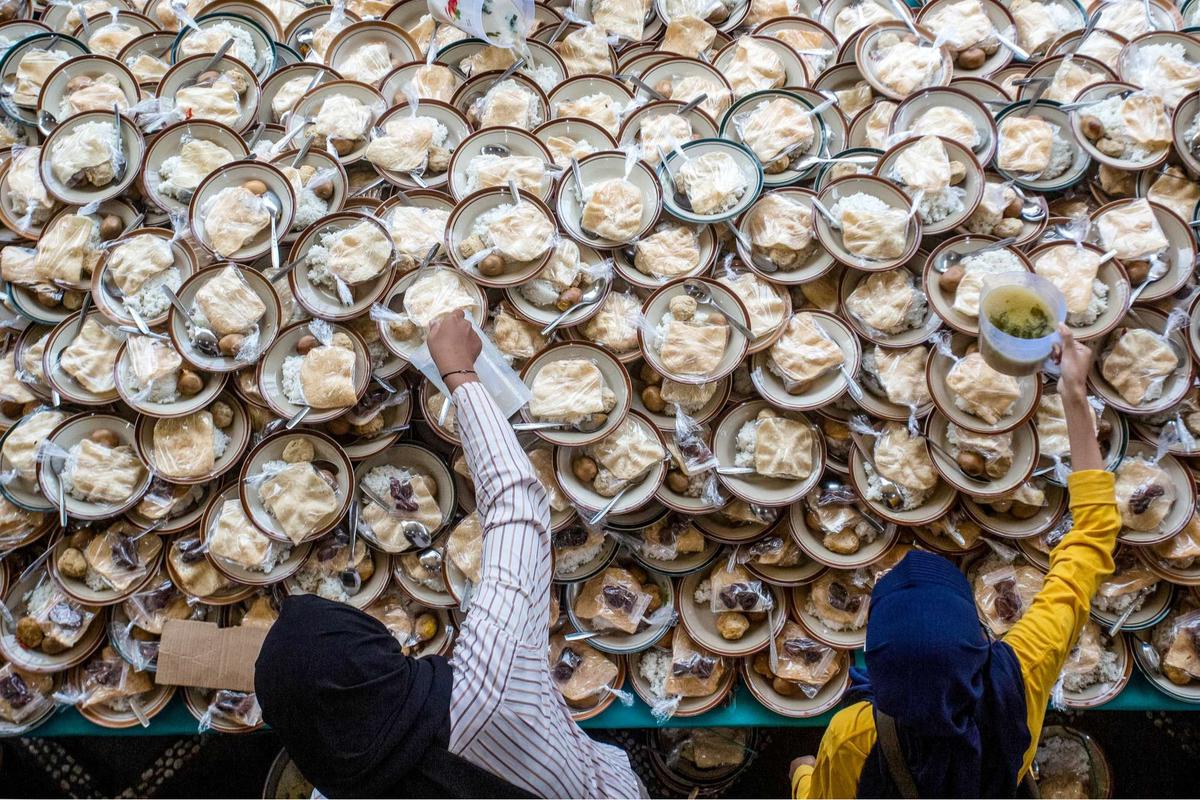 Masjid Jogokariyan bagikan 3.500 porsi makanan untuk buka puasa