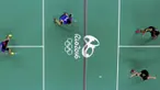 Ganda campuran Indonesia, Praveen Jordan/Debby Susanto, mengalahkan ganda campuran Hongkong, Lee Chun Hei/Chau Hoi Wah, dengan skor 21-12, 19-21, 21-15 pada laga Olimpiade Rio de Janeiro di Brasil, Kamis (11/8/2016). (Reuters/Marcelo Del Pozo)
