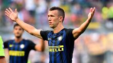 Ivan Perisic merayakan gol ke gawang Bologna pada lanjutan Serie A Italia di Stadion Giuseppe Meazza, Milan, (25/9/2016).  Inter bermain mbang 1-1. (AFP/Giuseppe Cacace)
