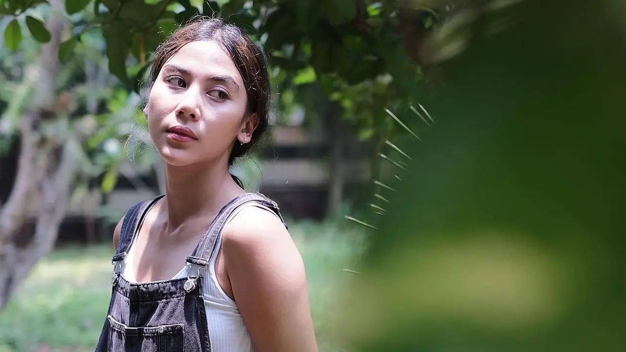 12 Potret Gaya Khas Para Srikandi dalam Film KKN di Desa Penari, ada Aghniny Haque, Aulia Sarah, Tissa Biani, dan Adinda Thomas