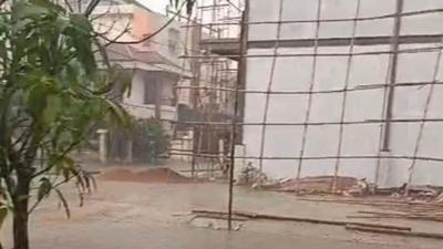 Tangis Langit di Tengah Kabut Asap Pontianak