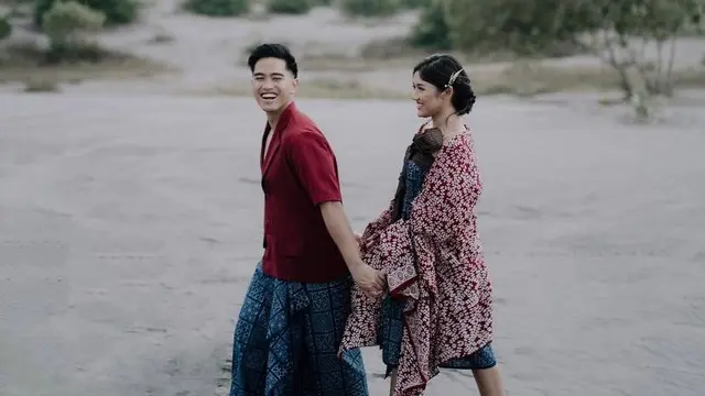 8 Potret Prewedding Terbaru Kaesang Pangarep dan Erina Gudono, Tampil Berkain hingga Gaya Semi Formal
