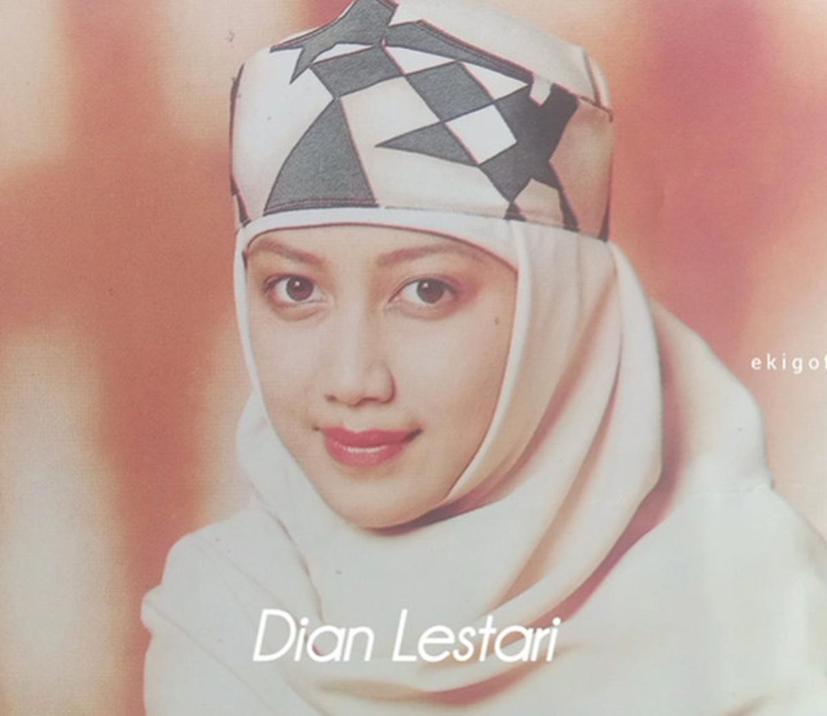 Pesona Hijab Artis Tahun 1997-an, Tak Lengkap Tanpa Kopiah