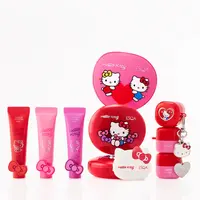 Perpaduan antara pesona klasik Hello Kitty dan sentuhan modern khas ESQA ini melahirkan koleksi yang mengajak kita merayakan keceriaan, warna, dan kepercayaan diri dalam satu paket. [Dok/ESQA].