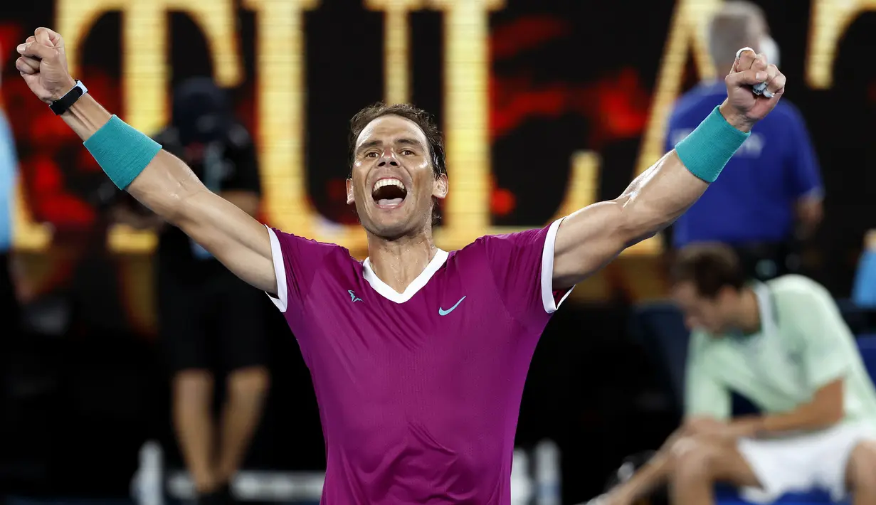 Pada dua babak tersisa, Nadal tidak memberikan kesempatan kepada Medvedev. Nadal sukses menuntaskan pertandingan dengan skor 7-5 usai menyapu bersih poin setelah pukulan backhand-nya gagal dikembalikan Medvedev. (AFP/Hamish Blair)