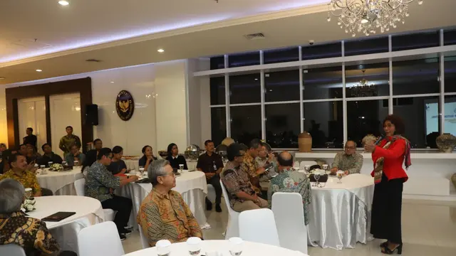Menteri Kelautan dan Perikanan Susi Pudjiastuti dalam kegiatan Chief Editors Meeting di Kantor Kementerian Kelautan dan Perikanan (KKP)