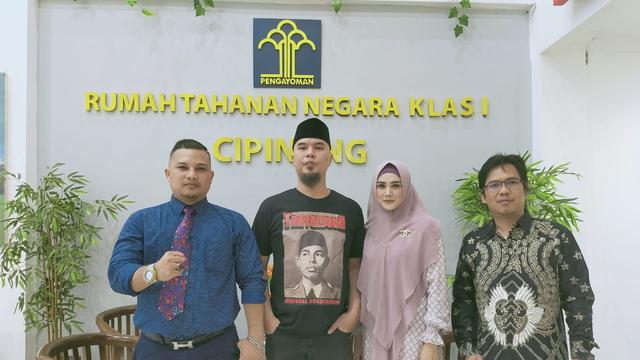 Mulan Jameela menjemput Ahmad Dhani (ist)