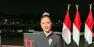 Tampilan semi maskulin istri Nadiem Makarim, Franka Makarim kenakan kebaya janggan berwarna hitam. [@frankamakarim].