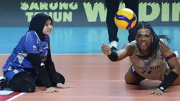 Dalam laga versus Bandung bjb, Livin' harus bersusah payah memenangkan laga tersebut. Padahal, bjb sudah tidak memiliki peluang ke final four. (Dok. PBVSI)