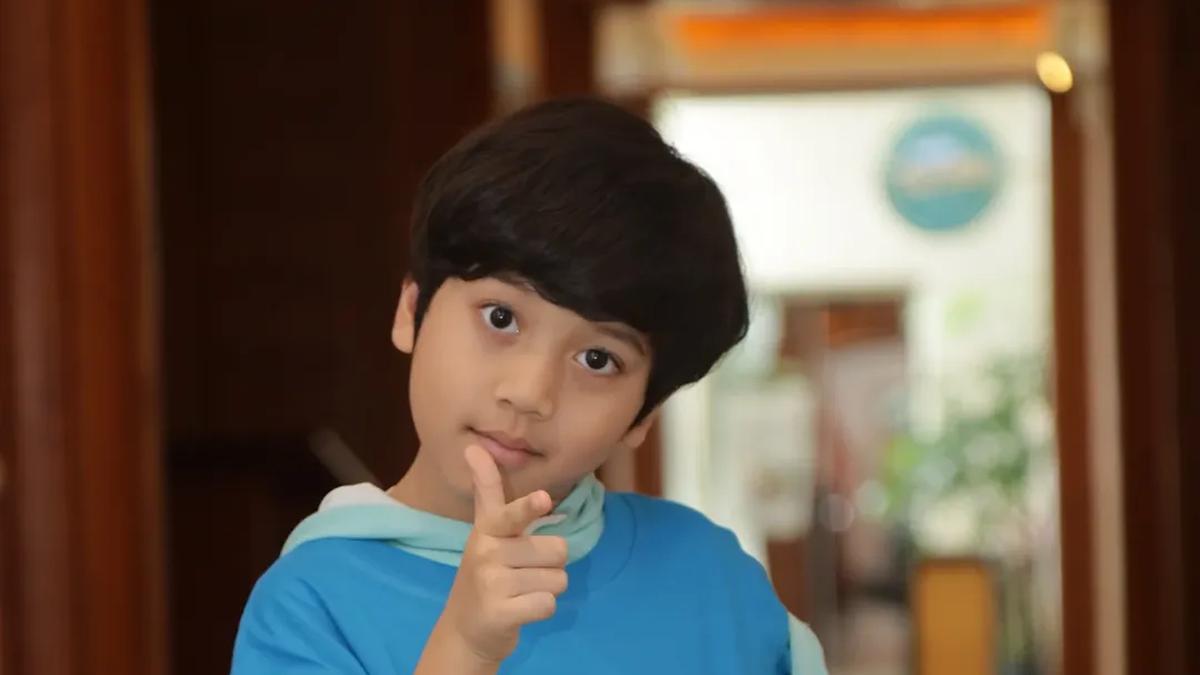 Pesona Adam Xavier yang Menggemaskan dan Natural di Balik Proses Syuting Film Senin Harga Naik