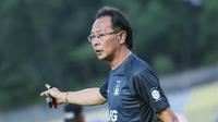 Pelatih Persik Kediri, Ong Kim Swee. (Bola.com/Gatot Sumitro)