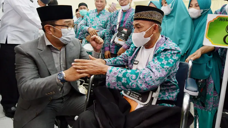 Ridwan Kamil Lepas 413 Calon Jemaah Haji Kloter 34 asal Jawa Barat