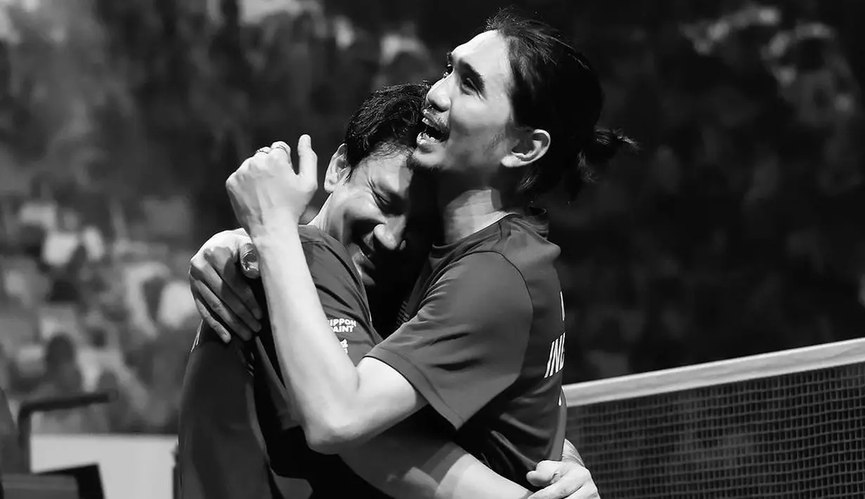 <p>Vokalis band legendaris Sheila on 7, Duta turut memeriahkan Tepok Bulu 2023, duet bersama Vincent Rompies. Penampilannya yang tak biasa di lapangan badminton sontak mengundang perhatian para penggemarnya. Pesona Duta memang tak main-main, pasalnya ia terlihat tak pernah menua barang sehari pun. [Foto: Instagram/vincentrompies]</p>