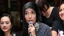 ‘Para korban tragedi ini Insya Allah mati syahid, kita enggak bisa menyalahkan, saat itu kondisi apapun Ini kuasa Allah’, kata Arzeti Bilbina di kawasan Panglima Polim, Jakarta Selatan, Sabtu (12/9/2015). (Andy Masela/Bintang.com)