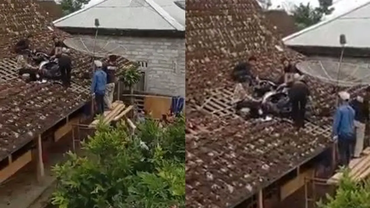 Diduga Rem Blong, Motor Ini Malah Terbang Nyangkut di Atas Genteng Warga