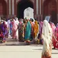 Wanita-wanita India senantiasa terlihat cantik saat mengenakan pakaian tradisional. Apa saja jenis baju tradisional mereka?