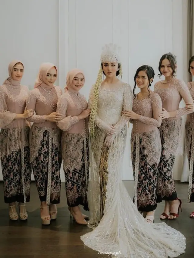 Inspirasi Model Baju Bridesmaid Hijab Terbaru, Ketahui Kelengkapannya