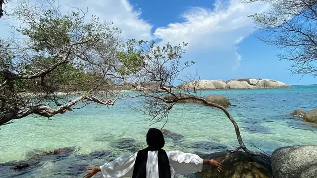 Pantai Penyabong di Belitung