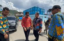 Fakta Mengejutkan: Sampah Plastik di TPI Hamadi Jayapura Picu Pendangkalan Laut, Pemprov Papua Minta Pedagang Jaga Kebersihan