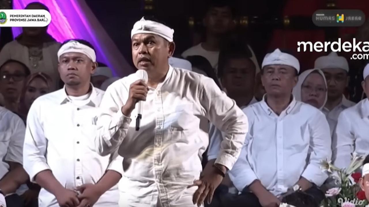 Aura Siliwangi Dedi Mulyadi Keluar, Tiba-tiba Ngamuk ke Suporter Persikas 'Ngaku Berpendidikan, Saya Pikir Saya Takut Sama Kalian